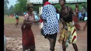 DANCE TOHOUROU AVEC LE CHANSONNIER BLE OUANDJI A OUANDIA ISSIA [upl. by Elmira161]