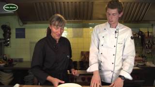 Italienischer Pizzateig Kochvideos Pizza Rezepte Villa Martha Kochschule [upl. by Hniht]