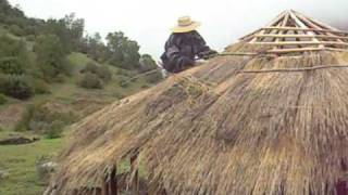 Construcción de TECHO con fibra vegetal Centro Holístico Los lagartos [upl. by Anaibaf]