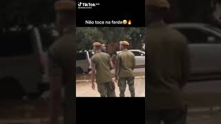 Nunca toca na farda de um militar [upl. by Duntson]