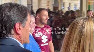 Torino presentata la nuova maglia con Vlasic [upl. by Rolyak]