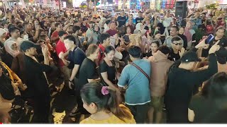 Penonton Paling GileSemua Ikut Menari Dangdut  Bukit Bintang Kuala Lumpur  Sabtu 26082023 [upl. by Tudor181]