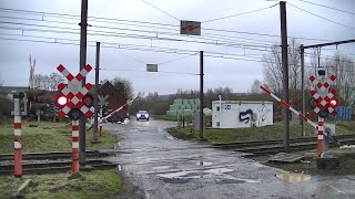 Spoorwegovergang BraineleComte B  Railroad crossing  Passage à niveau [upl. by Lew]