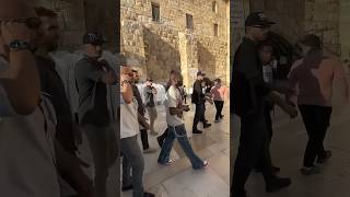 Floyd Mayweather VISTING Israel At the Western Wall PRAYING Vid Yossi Farro israel [upl. by Notelrahc]