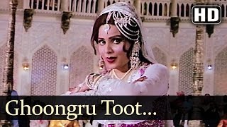 Ghoongru Toot Gaye  Mujra  Sulakshana Pandit  Amjad Khan  Dharam Kanta  Bollywood Songs [upl. by Siger]