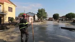 Maltempo EmiliaRomagna a Traversara le strade sono ancora fiumi [upl. by Pournaras784]