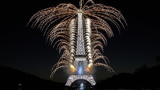 La Fête nationale française  Paris  Tour Eiffel  14 juillet 2015 Feu dartifice [upl. by Myrna]