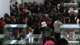 Sale shoppers surge on Selfridges for Boxing Day bargains [upl. by Madian282]