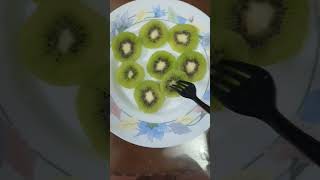 KiwiFruitHow to eat Kiwi FruitHealthy Very Tasty [upl. by Quentin951]