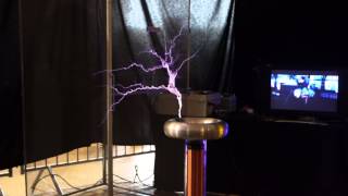 Bobine Tesla Maker Faire Paris 2015 [upl. by Lisabeth303]