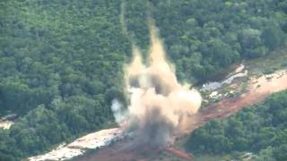 OPERAÇÃO ÁGATA  Caças da FAB destroem pista clandestina na Amazônia [upl. by Chapin663]