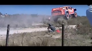 DAKAR  ESPECTACULAR SALTO de ROBBY GORDON [upl. by Eniamat]