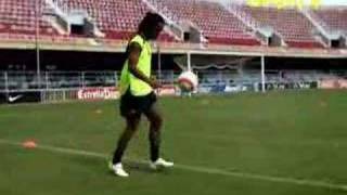 ronaldinho vs cristiano ronaldo INCREIBLE joga bonito [upl. by Ahsino]