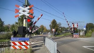 Spoorwegovergang Roermond  Dutch railroad crossing [upl. by Ihskaneem]