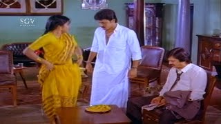 ಏನೆ ನಿಂತು ಬಿಟ್ಟೆ… ಸೀರೆ ಎತ್ತಿಕೊಂಡು ತೋರಿಸೆ  Comedy Scene  Maneli Ili Beedeeli Huli Kannada Movie [upl. by Spurgeon]