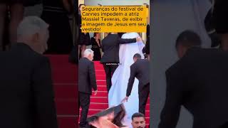 Seguranças do festival de Cannes impedem a atriz de exibir a imagem de Jesus em seu vestido [upl. by Malvin]