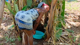 AFRICAN VILLAGE LIFEVILLAGE GIRL OUTDOOR BATH AFRICAN VILLAGE BATHINGtrending subscribe [upl. by Vareck]