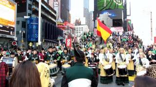 La Reina del Truébano and Banda de Gaites de Corvera d´Asturies Performing in Times Square [upl. by Aremat813]