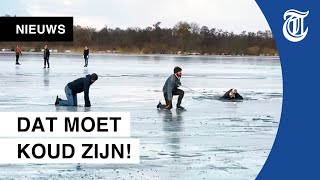 Schaatsers zakken door ijs in Loosdrecht [upl. by Ashwin]