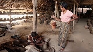 足でろくろを回すミャンマー伝統陶芸Ceramic art from Myanmar [upl. by Dionne696]