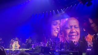 Lauryn Hill introduces her mother and daughters addresses being late during Los Angeles concert [upl. by Loomis228]