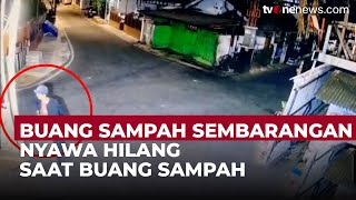 Buang Sampah Sembarangan Pria Lansia di Johar Baru Dibuat Terkapar  OneNews Update [upl. by Ahsemac]