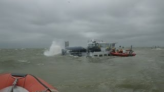 Binnenvaartschip gezonken op het IJsselmeer [upl. by Nauqel]