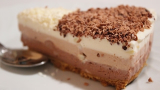 IN CUCINA CON LUCA  CHEESECAKE AL TRIPLO CIOCCOLATO FONDENTE LATTE BIANCO [upl. by Noivad]