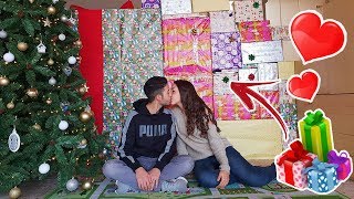 IL NOSTRO PRIMO BACIO apriamo i regali di Natale [upl. by Annala]