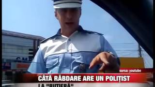 Câtă răbdare are un poliţist la ”rutieră” [upl. by Anaerdna392]