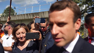 RéveilFM Chaud  Emmanuel Macron affiche le calme et sérénité malgré les hués des Cégétistes [upl. by Annadiana]