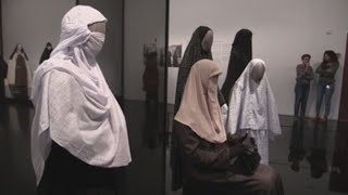 Las mujeres de la modestia algunas judías de Israel también escogen el velo [upl. by Nahtnamas32]