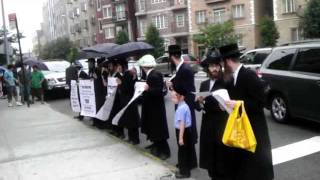 Chassidim Protest Against Rav Aharon Leib Shteinman [upl. by Scoles74]