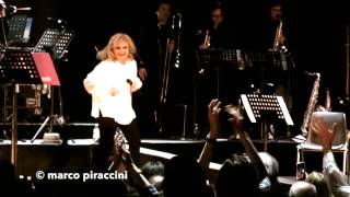 RITA PAVONE quotIl Geghegèquot live  Milano 2014 [upl. by Frannie607]