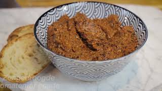 Super easy Zongedroogde tomaten tapenade [upl. by Esiuqram]