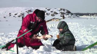 Pêche sous glace au brochet [upl. by Zetana]