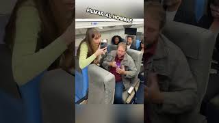 Polémica en el Avión Hombre Ocupa Dos Asientos y Desata la Ira de Pasajeros [upl. by Liatnahs]