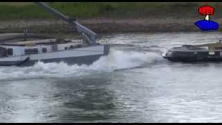 Vrachtschip vast op Ijssel thv de Steeg [upl. by Eladal168]