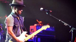 Bruno Mars quotGrenadequot Guitar Solo Sydney 1442011 [upl. by Nahtnoj]