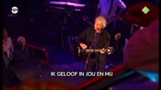 Boudewijn de Groot  Avond met lyrics  Top 2000 In Concert 2009 [upl. by Ynaoj]