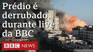 O momento em que prédio em Gaza é bombardeado durante transmissão ao vivo da BBC [upl. by Flossy]