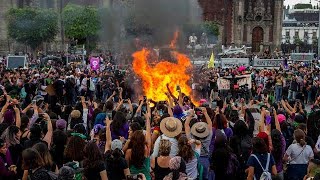 Internationaler Frauentag Schwere Ausschreitung in MexikoStadt [upl. by Neelyam189]