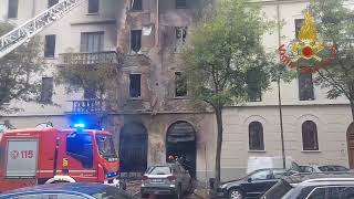 incendio Milano via Anguissola 3 persone morte [upl. by Rab443]