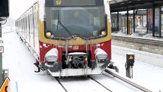 Vereiste SBahn in Berlin Einfahrt in Bahnhof Potsdam Baureihe 481482 [upl. by Nameloc]