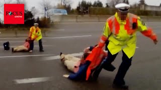 Polizist zieht Aktivistin von A9 bevor sie sich festkleben kann [upl. by Hcirdeirf235]