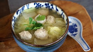 Soupe au chou chinois et aux boulettes de poulet  délicieuse saine et facile à préparer [upl. by Winter]