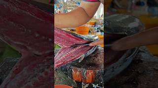 Kok bisa begitu yahSkill potong ikan fish ikansegar cuttingfish cuttingskills shorts short [upl. by Alaik]