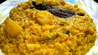 মুগ ডালের নিরামিষ খিচুড়ি। siddho chaler khichuri।bengali moong dal khichdi [upl. by Dynah]