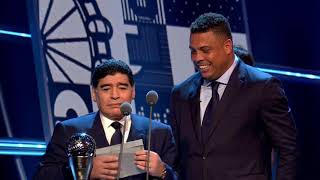 El blooper de Maradona antes de entregar el premio [upl. by Nywled]