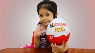 Bóc trứng socola Kinder khổng lồ  Giant Kinder Surprise Eggs  AnhAnhChannelcom [upl. by Cristiano]